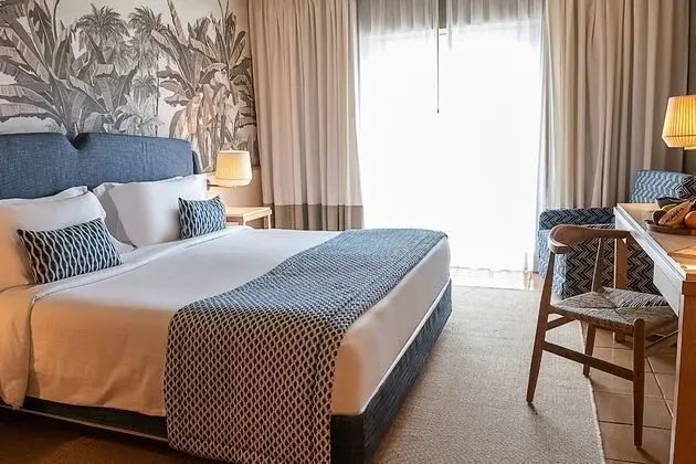 Tropical Retreat Twin