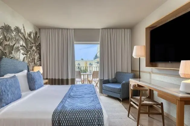 Tropical Retreat Twin