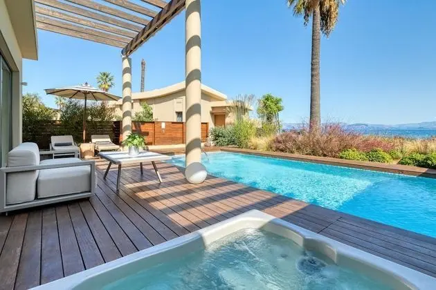 Pavilion Suite Sea View with Jacuzzi and Private Pool (ONBR)
