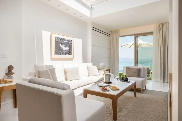 Pavilion Suite Waterfront with Private Pool (ONBT)
