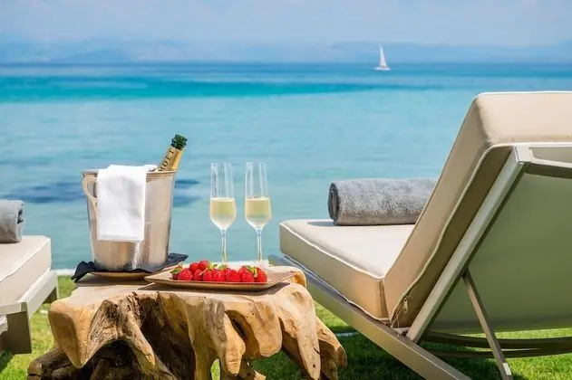 Pavilion Suite Waterfront with Private Pool (ONBT)