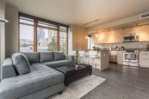 Executive Daire, 1 Yatak Odası, Şehir Manzaralı, Köşe (1st Ave and Bell Street)