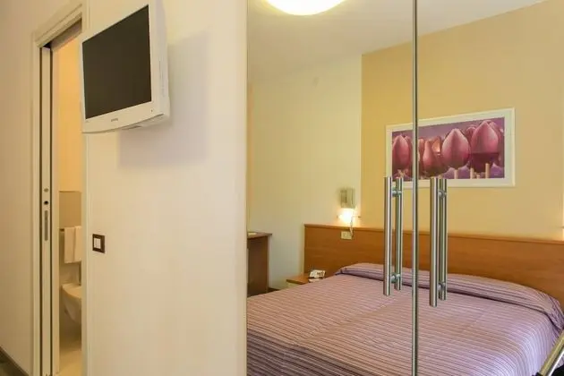 Comfort Tek Büyük veya İki Ayrı Yataklı Oda