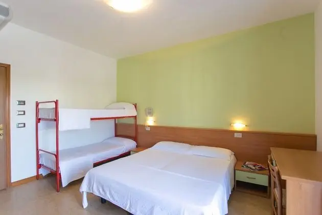 Family Oda (Economy, 2 Adults + 2 Children)