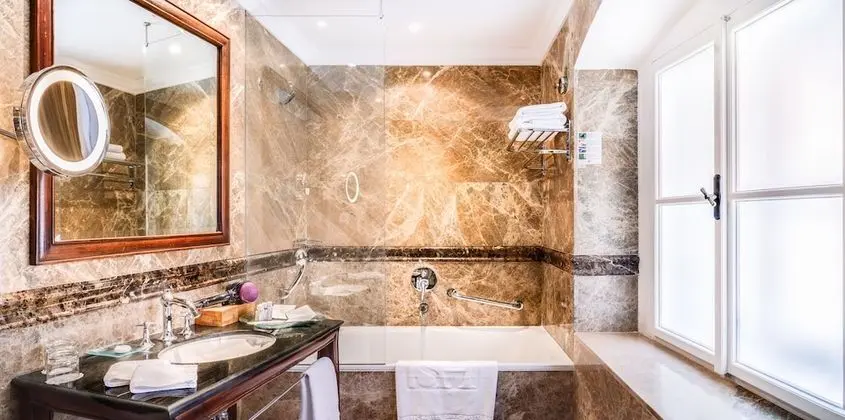 Deluxe Tek Büyük veya İki Ayrı Yataklı Oda