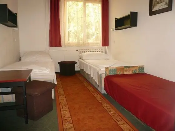 Üç Kişilik Oda
