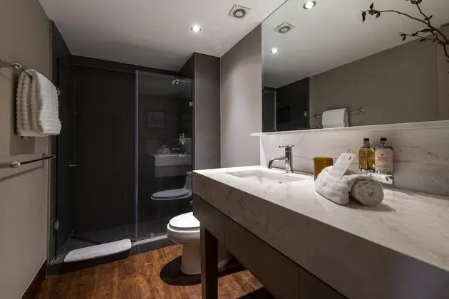 Master Suite, 2 Bedrooms