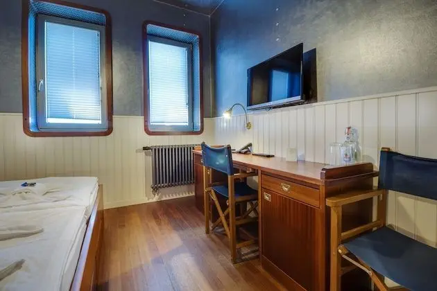 Büyük Yataklı Tek Kişilik Oda