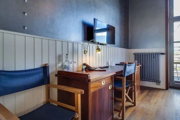 Büyük Yataklı Tek Kişilik Oda