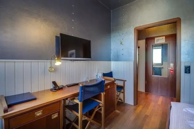 Büyük Yataklı Tek Kişilik Oda