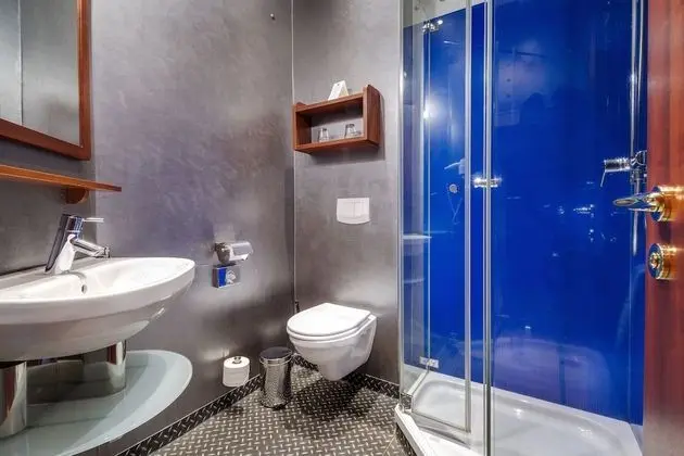 Büyük Yataklı Tek Kişilik Oda