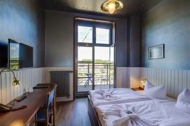 Tek Büyük Yataklı Oda, Balkon