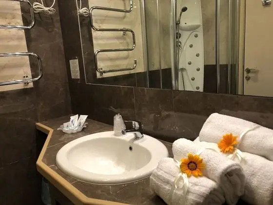 Üç Kişilik Oda