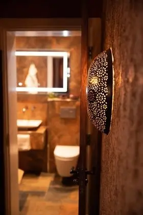 MoMarra Suite