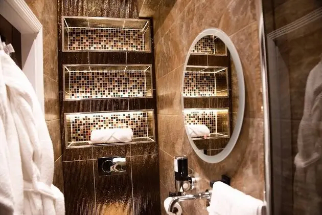 Regency Suite