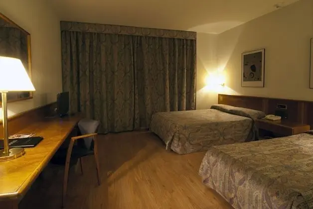 Büyük Yataklı Tek Kişilik Oda