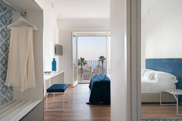 Deluxe Tek Büyük Yataklı Oda, Balkon, Deniz Manzaralı