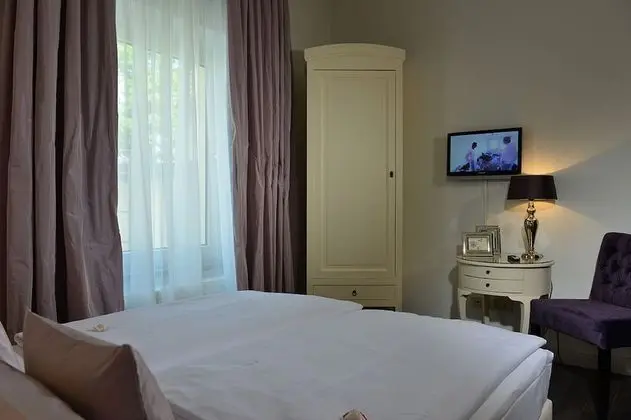Basic Tek Büyük veya İki Ayrı Yataklı Oda