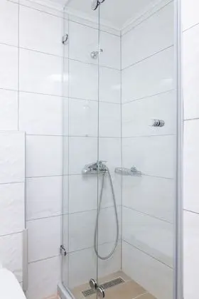 Üç Kişilik Oda, Bahçe Manzaralı