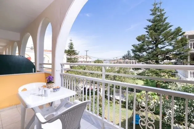 Üç Kişilik Oda, Bahçe Manzaralı