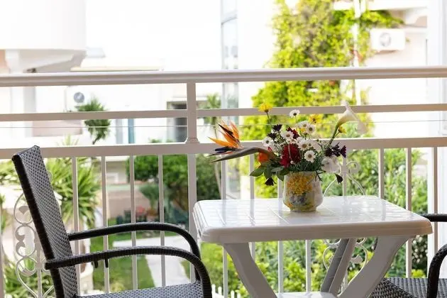 Üç Kişilik Oda, Bahçe Manzaralı