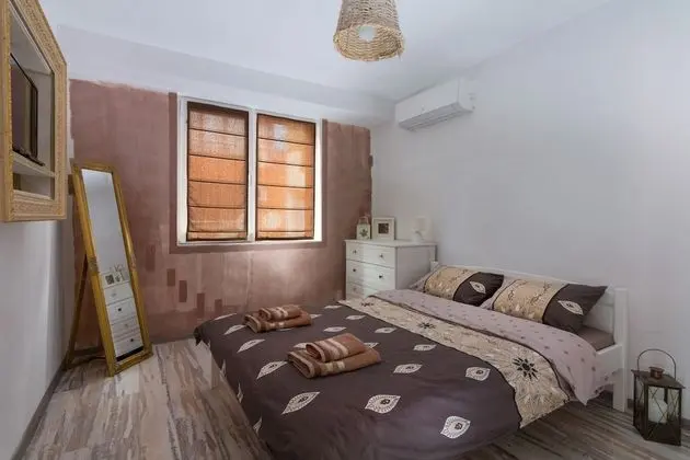 Luxury Apart Daire, Avlu (str. Polkovnik Bonev 16A)