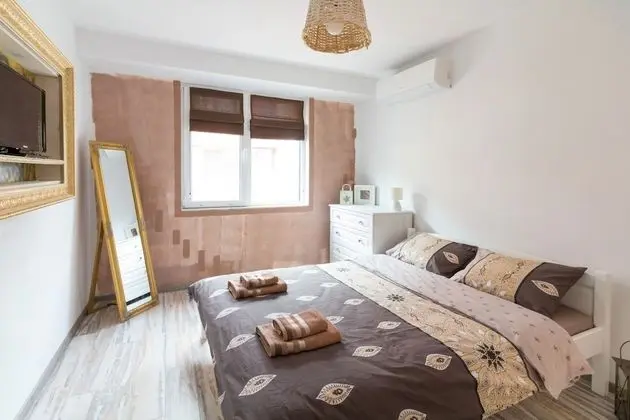 Luxury Apart Daire, Avlu (str. Polkovnik Bonev 16A)