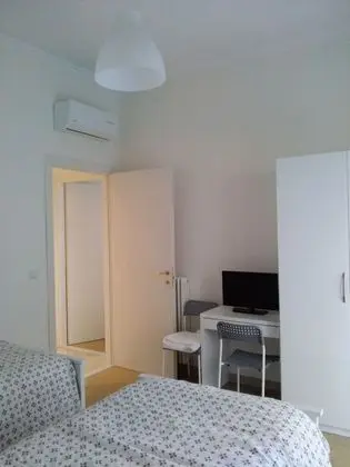 İki Ayrı Yataklı Oda, Ortak Banyo