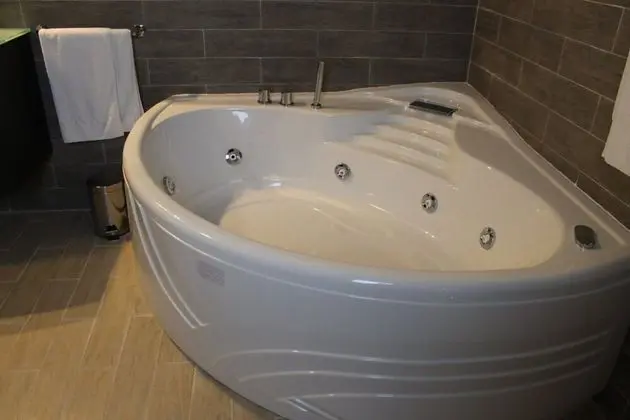 Classic Süit, Teras, Bahçe Manzaralı (Jetted Tub)