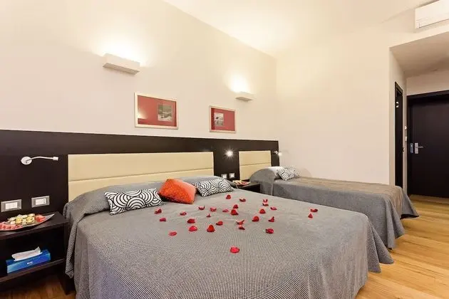 Üç Kişilik Oda