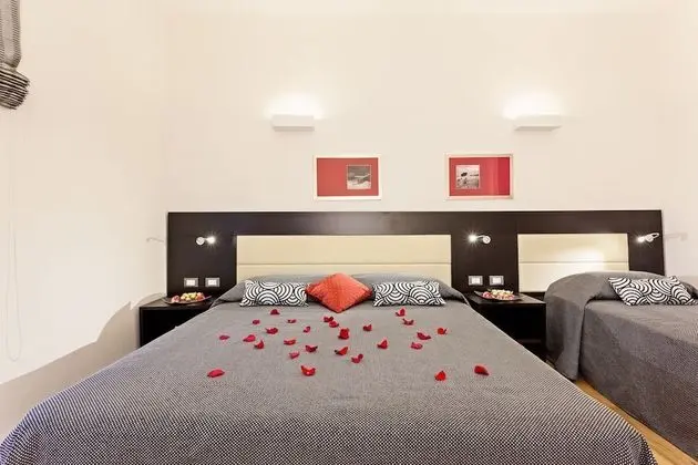 Üç Kişilik Oda