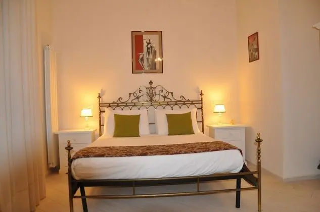 Dört Kişilik Oda, 1 Büyük (Queen) Boy Yatak ve Çekyat, Balkon