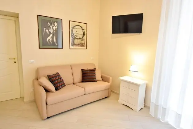 Dört Kişilik Oda, 1 Büyük (Queen) Boy Yatak ve Çekyat, Balkon