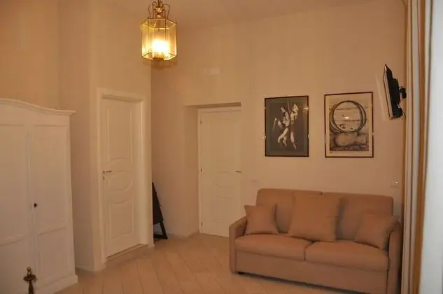 Dört Kişilik Oda, 1 Büyük (Queen) Boy Yatak ve Çekyat, Balkon