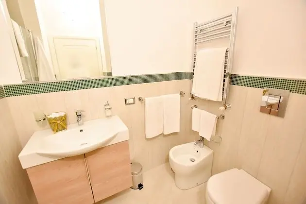 Dört Kişilik Oda, 1 Büyük (Queen) Boy Yatak ve Çekyat, Balkon