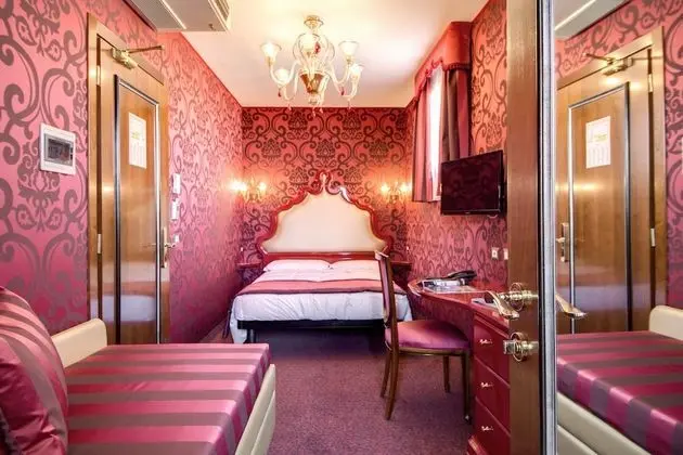 Tek Büyük veya İki Ayrı Yataklı Oda