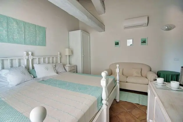 Tek Büyük veya İki Ayrı Yataklı Oda (Smeralda)