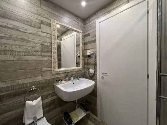 Classic Tek Büyük Yataklı Oda