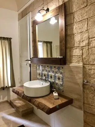 Tek Büyük Yataklı Oda, Balkon