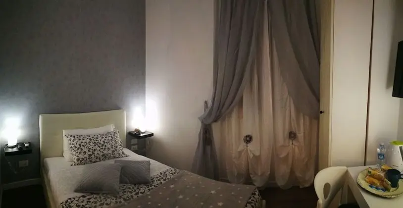 Büyük Yataklı Tek Kişilik Oda