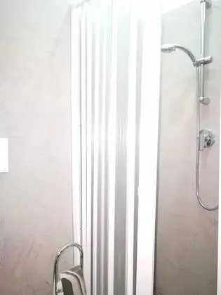 Büyük Yataklı Tek Kişilik Oda