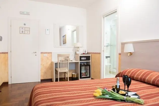 Classic Tek Büyük Yataklı Oda