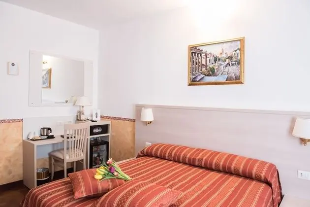 Classic Tek Büyük Yataklı Oda