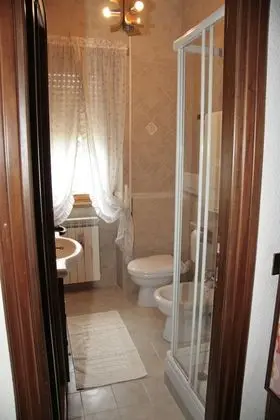 Üç Kişilik Oda