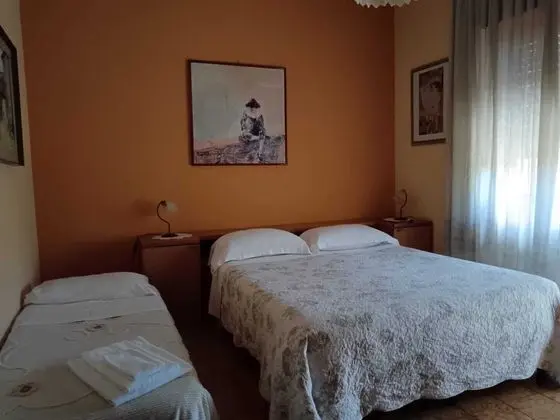 Üç Kişilik Oda
