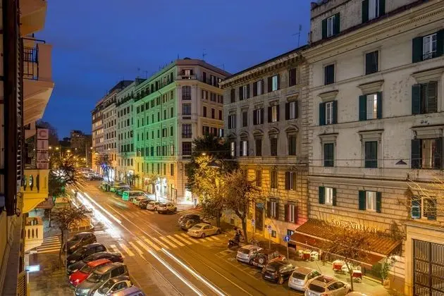 Comfort Tek Büyük Yataklı Oda