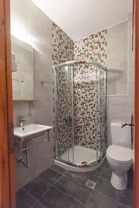 Üç Kişilik Oda