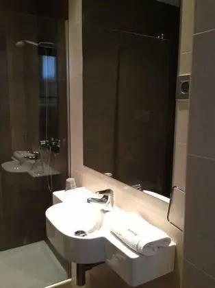Üç Kişilik Oda