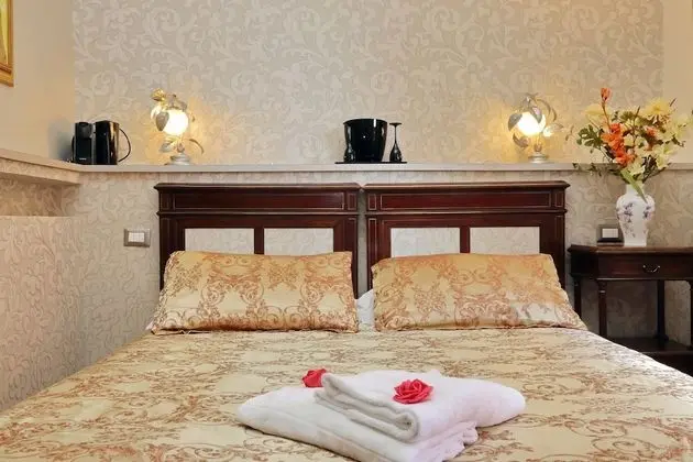 Oda, Küvet, Bahçe Manzaralı (Costantino)