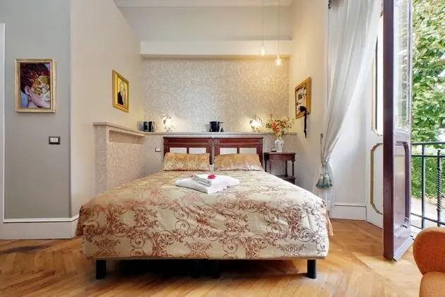 Oda, Küvet, Bahçe Manzaralı (Costantino)